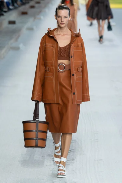 Look 9